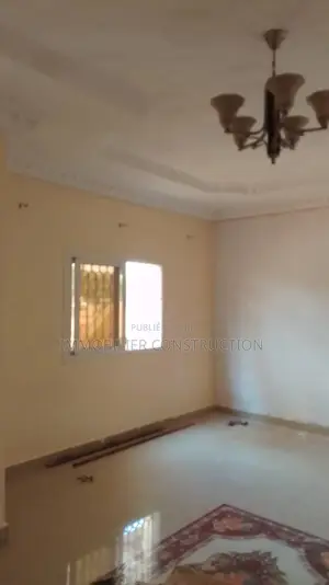 Photo - 3chbre Appartement dans Appartement 4 Pieces, Thiaroye à Louer