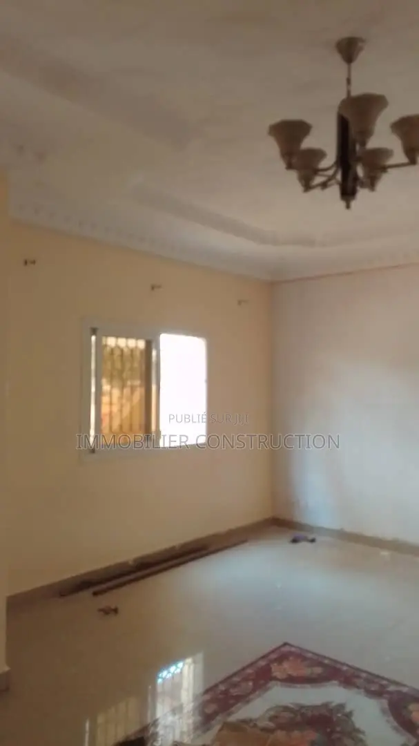 3chbre Appartement dans Appartement 4 Pieces, Thiaroye à Louer