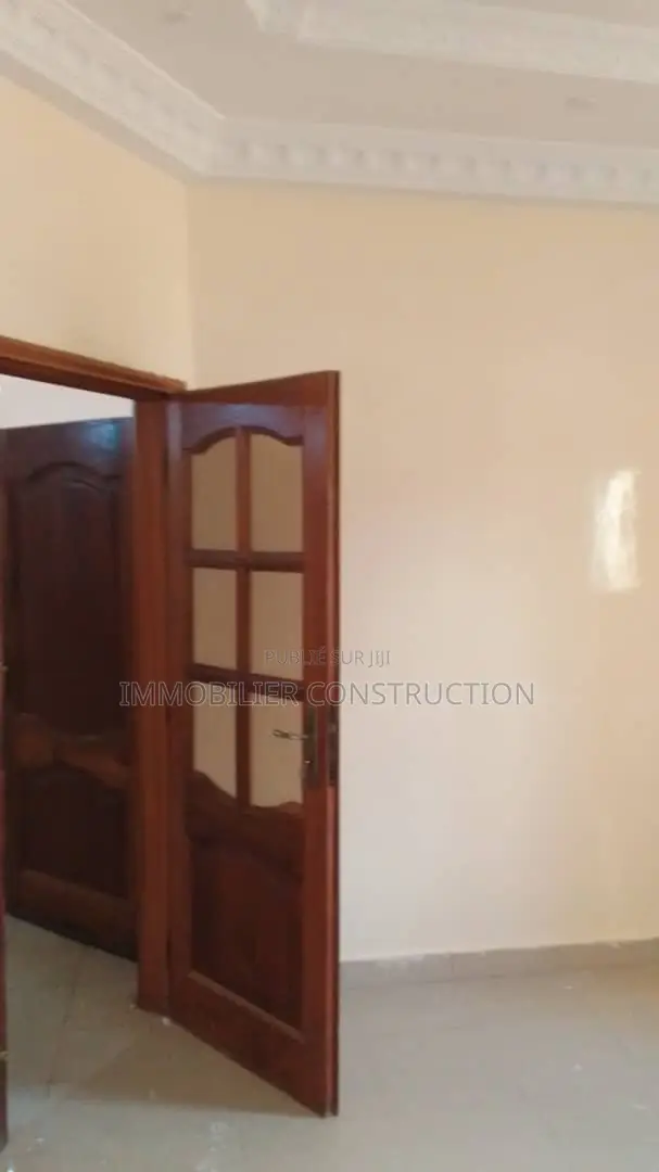 3chbre Appartement dans Appartement 4 Pieces, Thiaroye à Louer