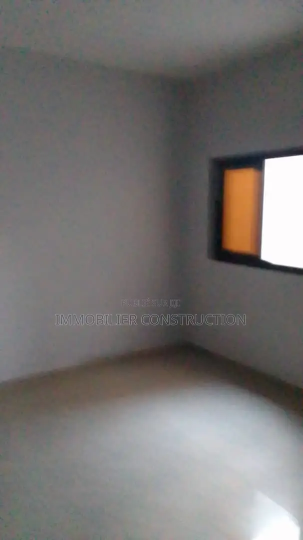 3chbre Appartement dans Appartement 4 Pieces, Thiaroye à Louer