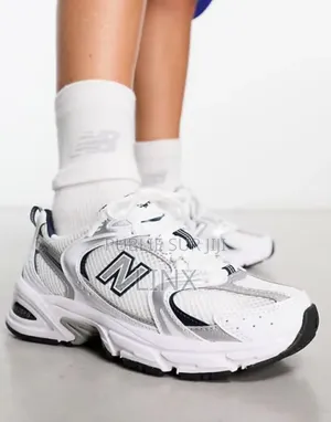 Photo - New Balance 990v5 Blanche Disponible