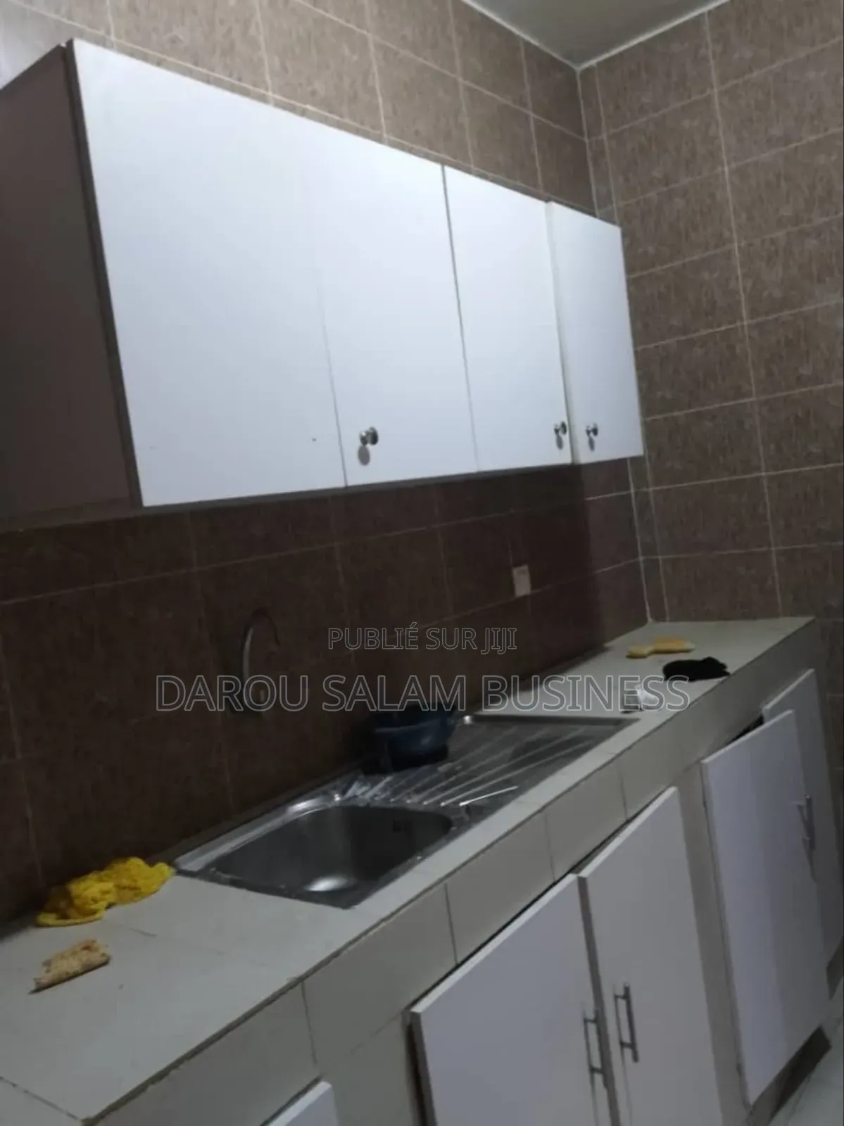 3chbre Appartement dans Ouest Foire, Yoff à Louer