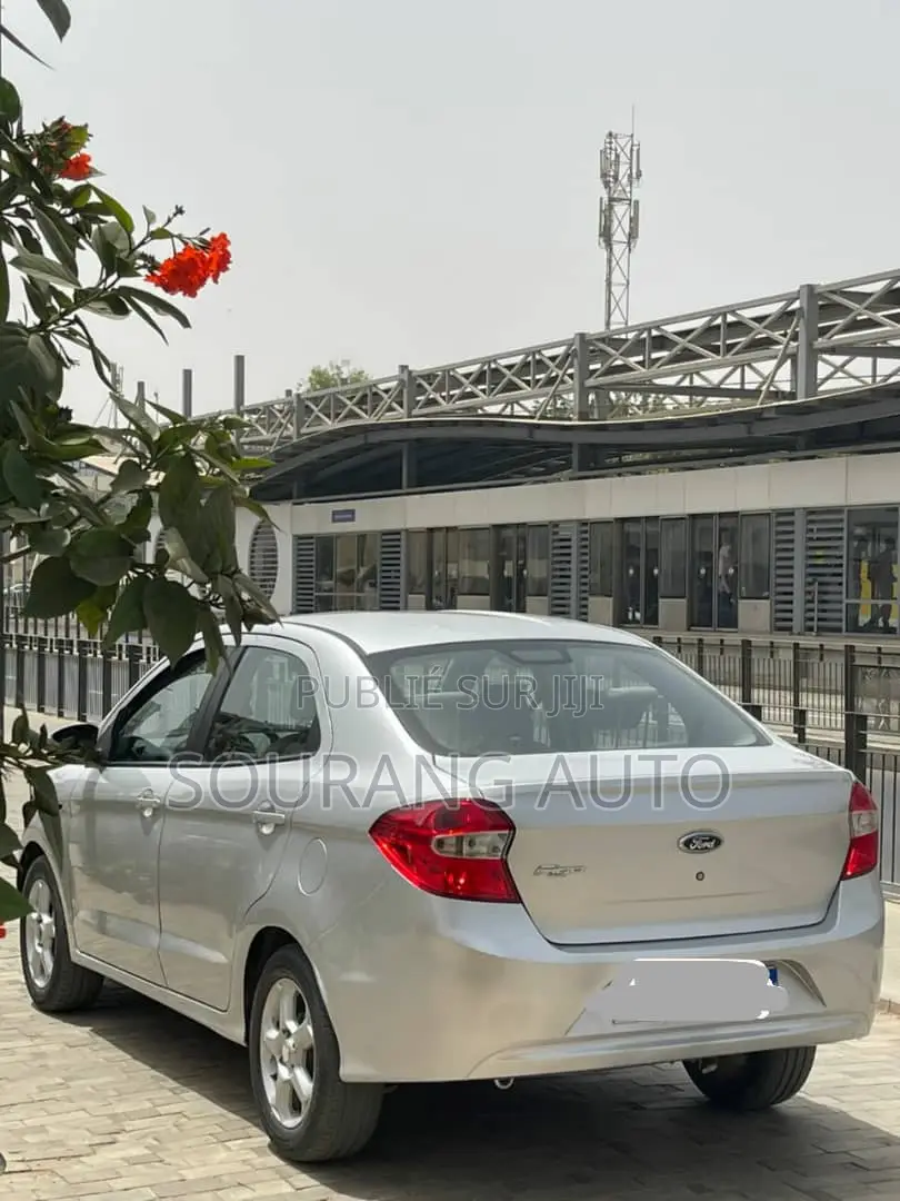 Ford Figo 2016 Gris
