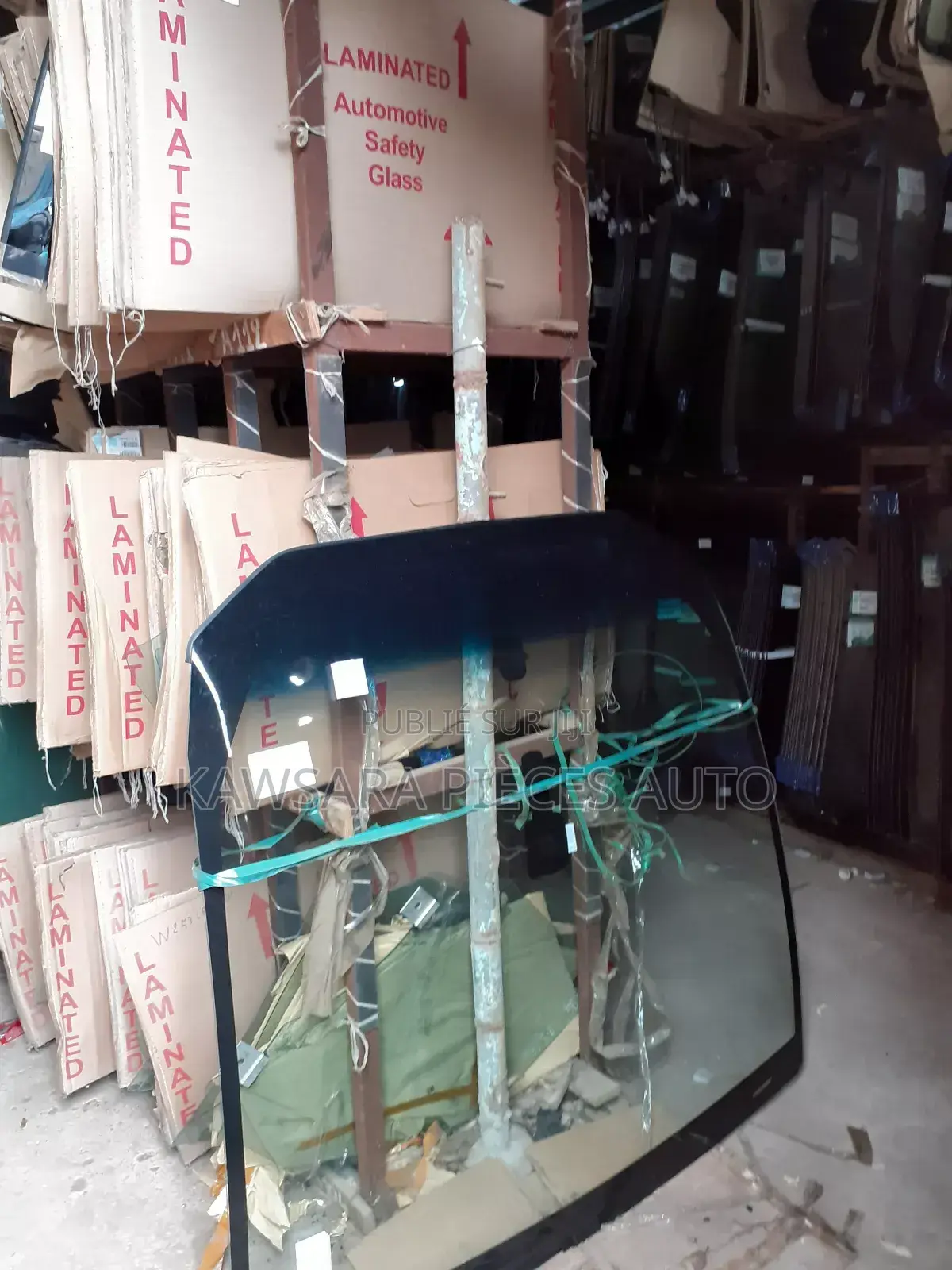 Pare-Brise , Verre De Porte Et Sillicone