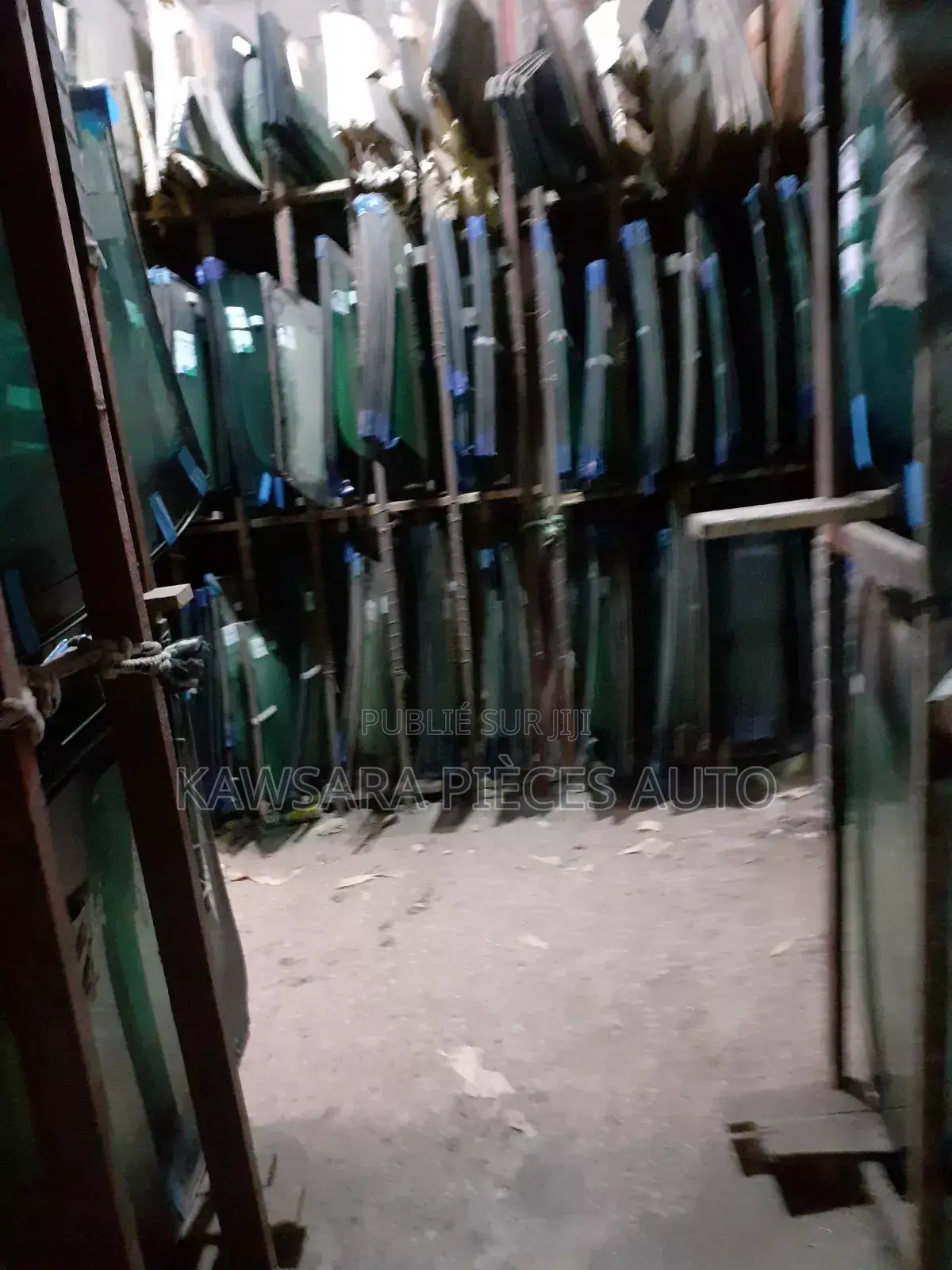 Pare-Brise , Verre De Porte Et Sillicone