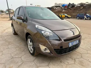 Photo - Renault Scenic 2011 Marron