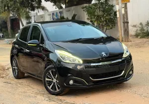 Photo - Peugeot 208 2017 Black