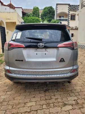 Toyota RAV4 LE 4dr SUV (2.5L 4cyl 6A) 2018 Gris