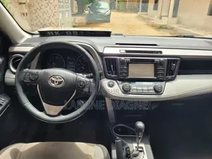 Toyota RAV4 LE 4dr SUV (2.5L 4cyl 6A) 2018 Gris