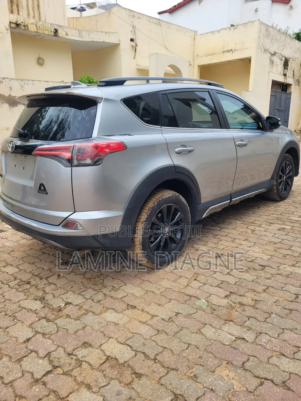 Toyota RAV4 LE 4dr SUV (2.5L 4cyl 6A) 2018 Gris