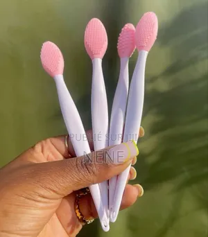 Brosse À Lèvres Et Masque