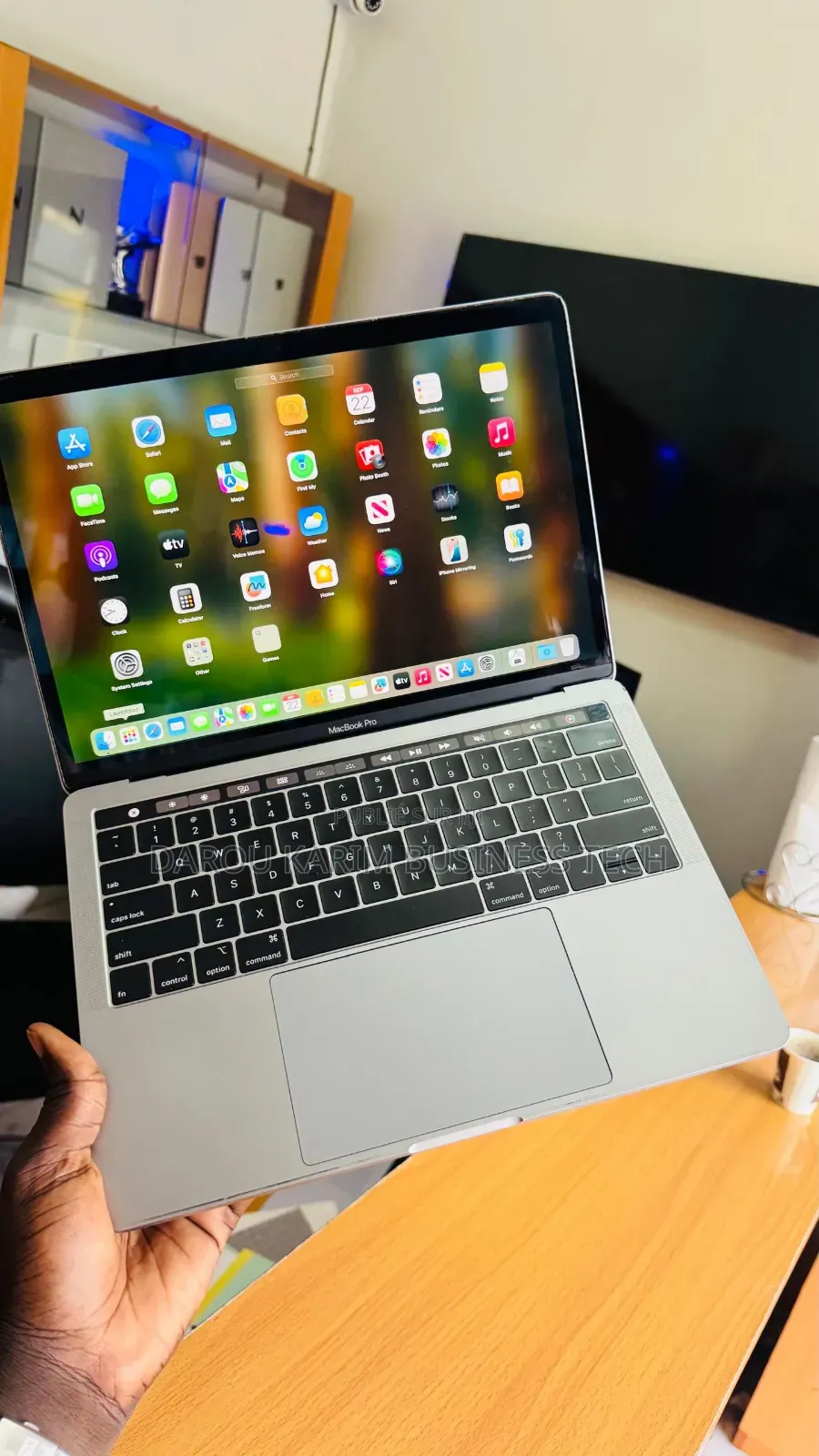 New Apple MacBook Pro 2019 8GB Intel Core I5 SSD 128GB