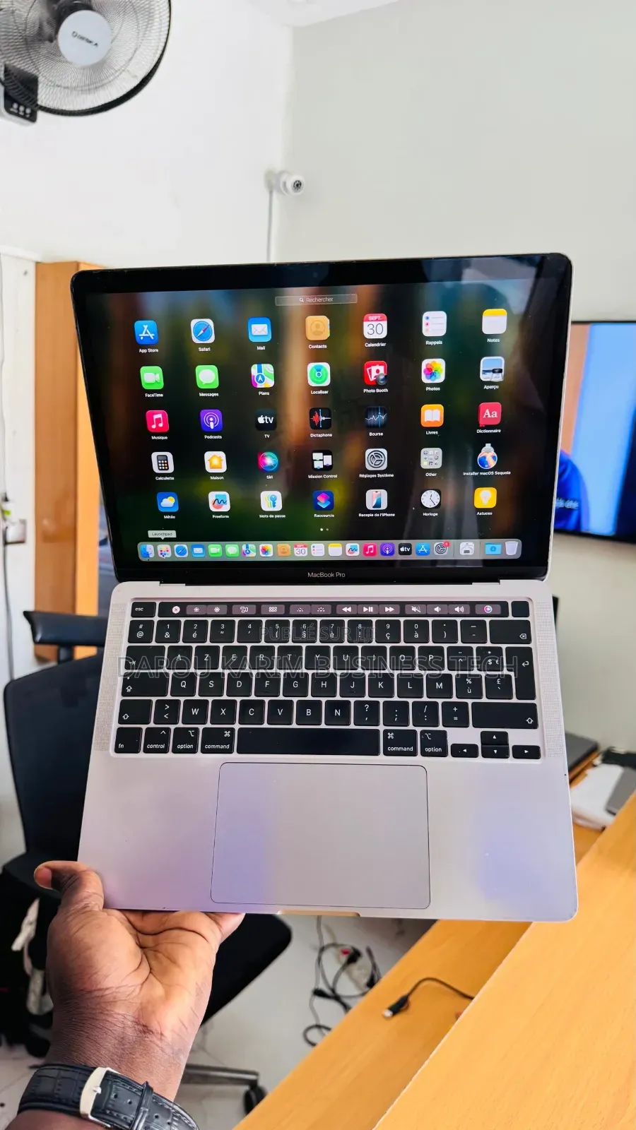 New Apple MacBook Pro 2020 8GB Intel Core I5 SSD 256GB