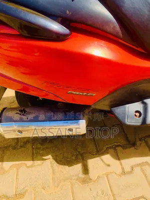 Photo - Honda Forza 2008 Rouge