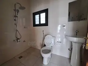 6chbre Duplex dans Ouakam à Louer