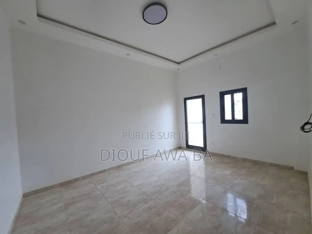 6chbre Duplex dans Ouakam à Louer