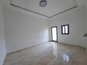 6chbre Duplex dans Ouakam à Louer