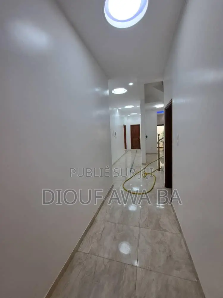 6chbre Duplex dans Ouakam à Louer