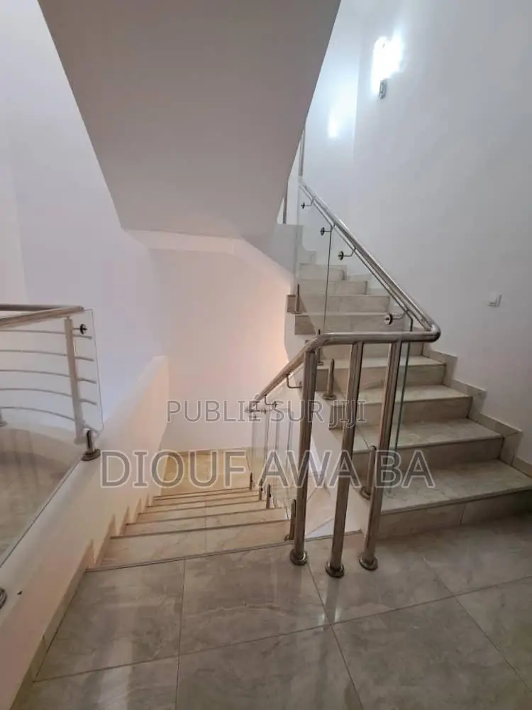 6chbre Duplex dans Ouakam à Louer