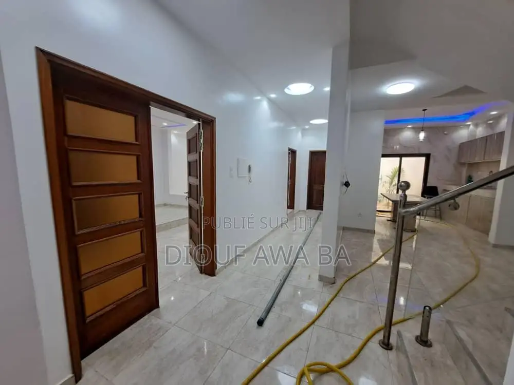 6chbre Duplex dans Ouakam à Louer