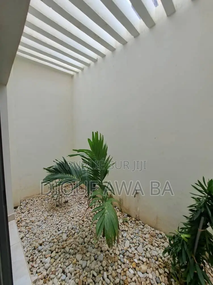 6chbre Duplex dans Ouakam à Louer