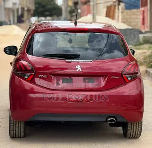 Peugeot 208 2018 Rouge