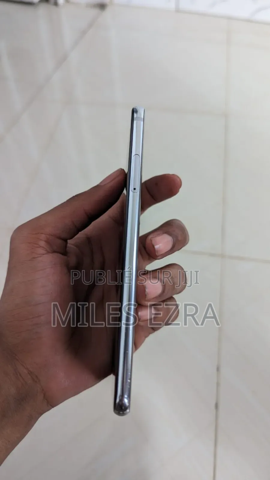 New LG V30 64 GB Gris