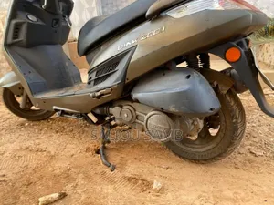 Motos À Vendre À Sebikotane 350.000