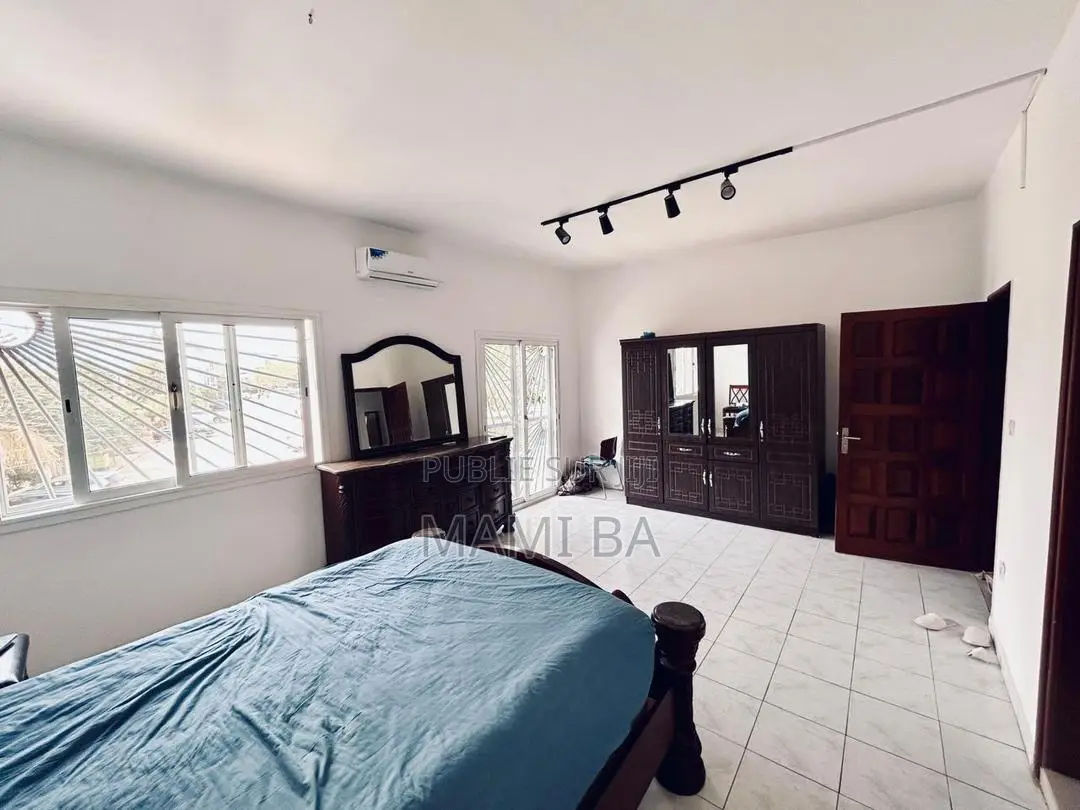 Furnished 9chbre Maison dans Mami Ba, Almadies à Vendre