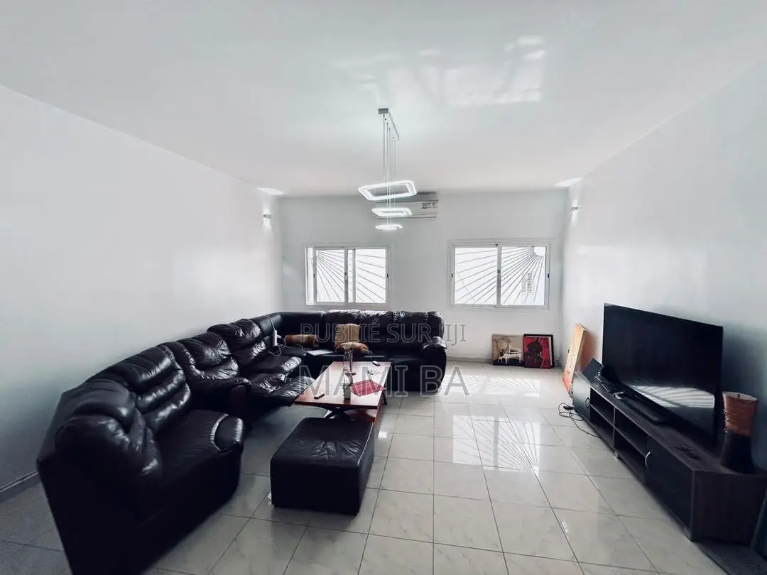 Furnished 9chbre Maison dans Mami Ba, Almadies à Vendre