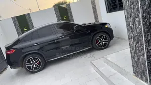 Photo - Mercedes-Benz GLE-Class 2017 Black