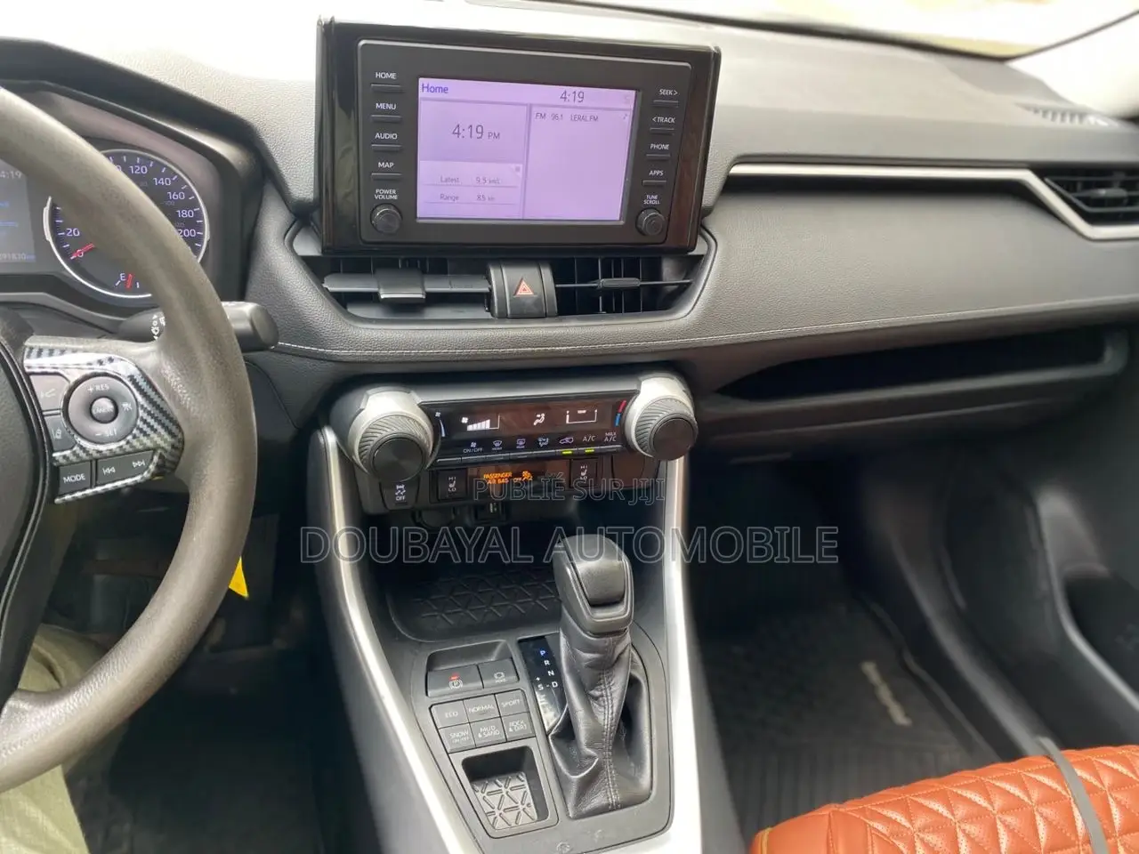 Toyota RAV4 LE AWD 2019 Blanc