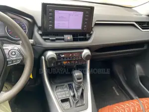 Toyota RAV4 LE AWD 2019 Blanc