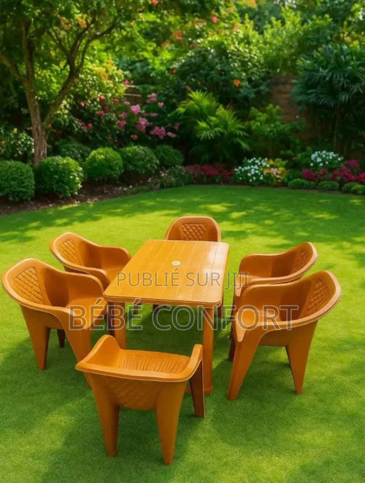 Table Et Chaises Pour Intérieur Et Extérieur