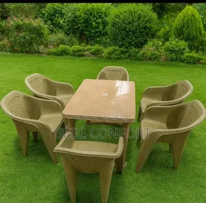 Table Et Chaises Pour Intérieur Et Extérieur