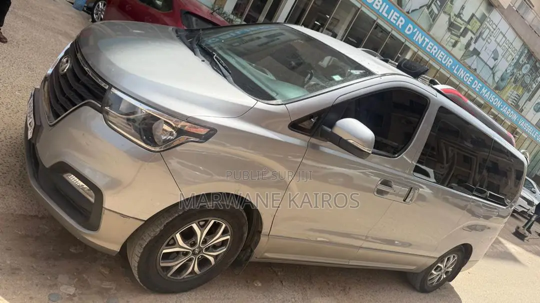 Hyundai Starex 2018 Gris