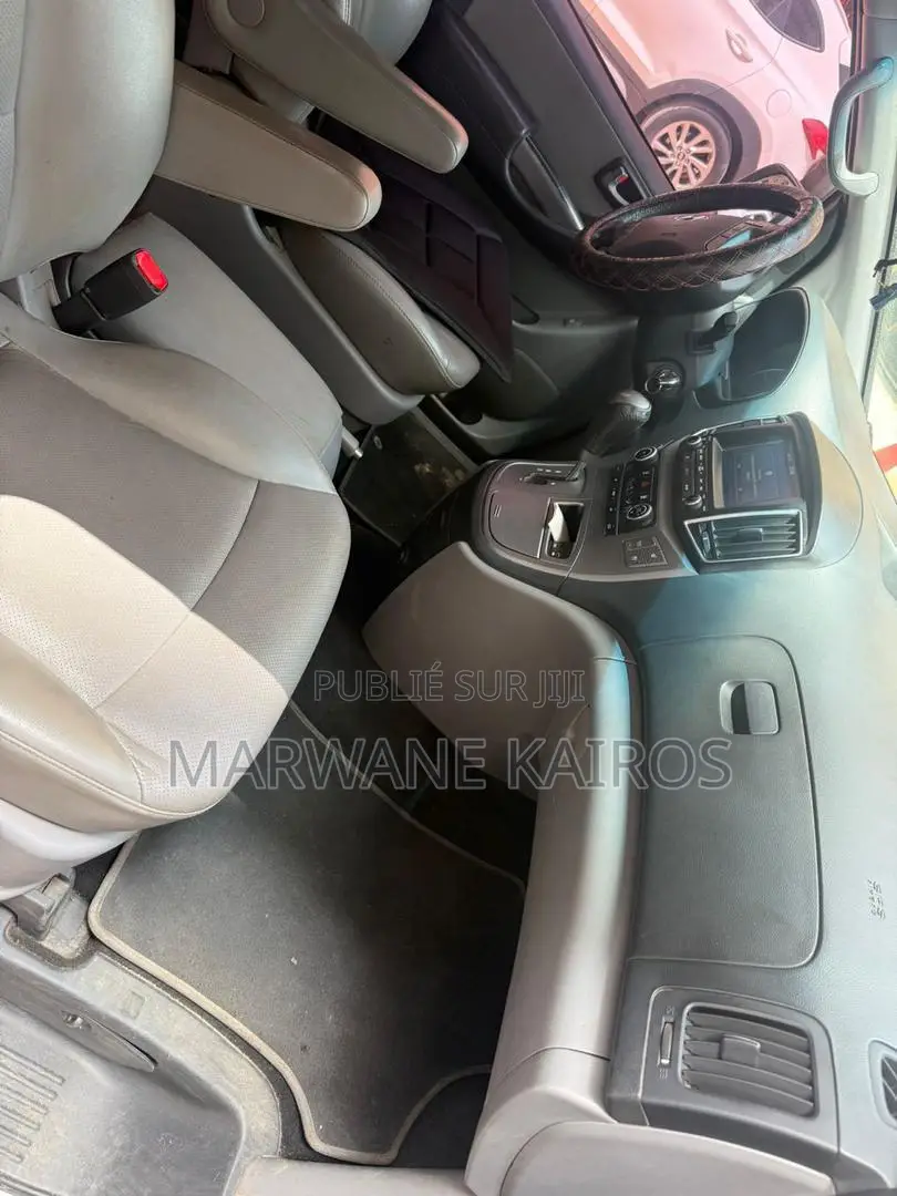 Hyundai Starex 2018 Gris