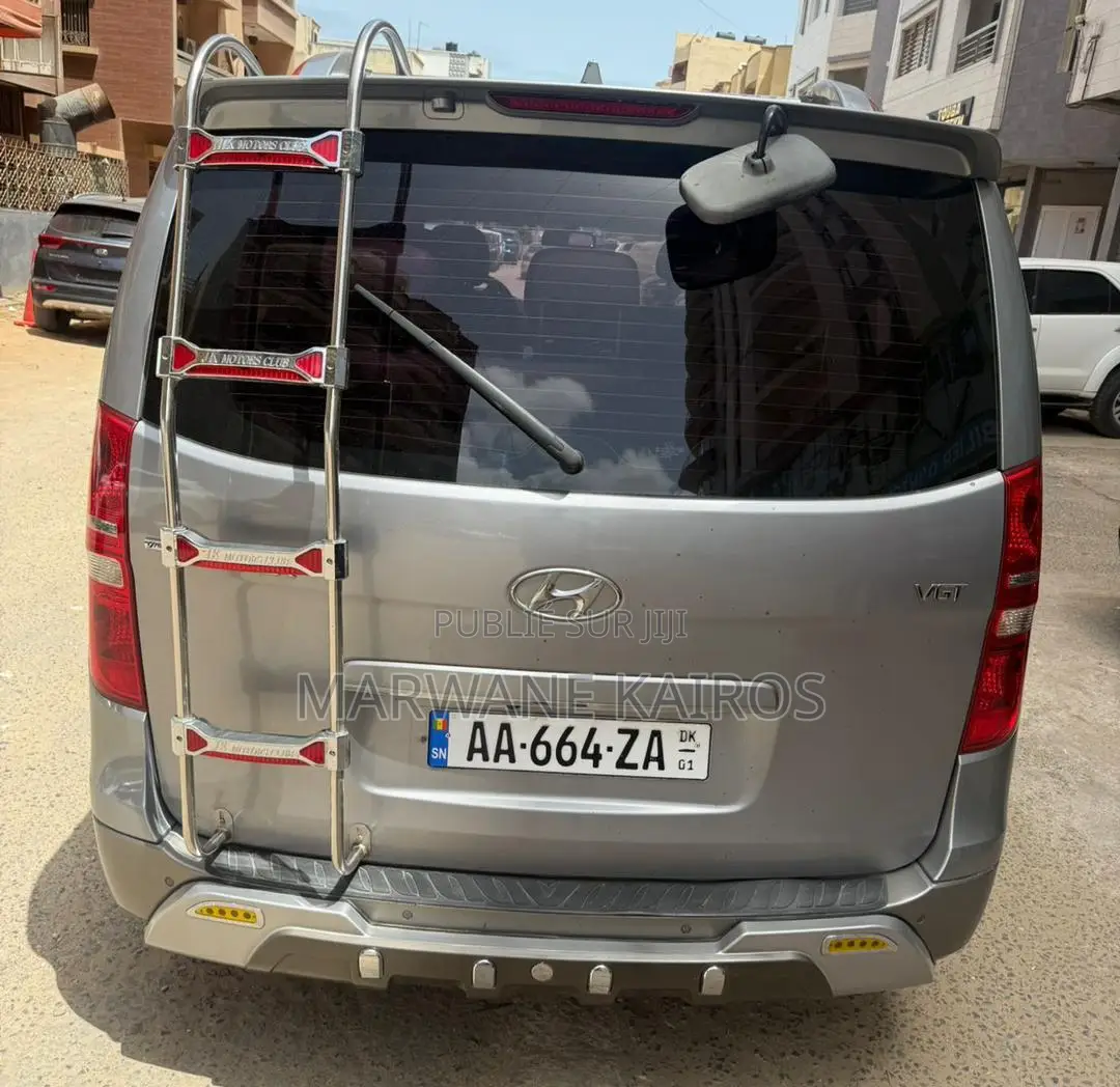 Hyundai Starex 2018 Gris