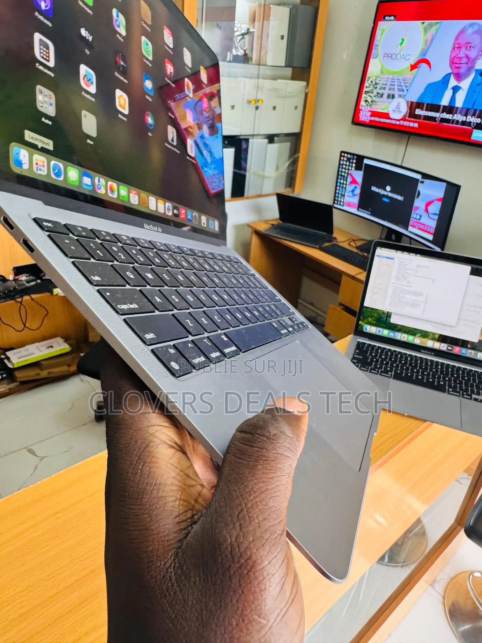 New Apple MacBook Air 2020 M1 8GB Apple M1 SSD 256GB