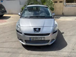 Photo - Peugeot 5008 2013 Gris