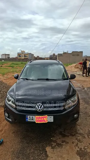 Photo - Volkswagen Tiguan 2016 Black