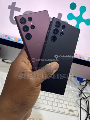 Photo - New Samsung Galaxy S22 Ultra 5G 256 GB Vert