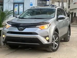 Photo - Toyota RAV4 2017 Gris