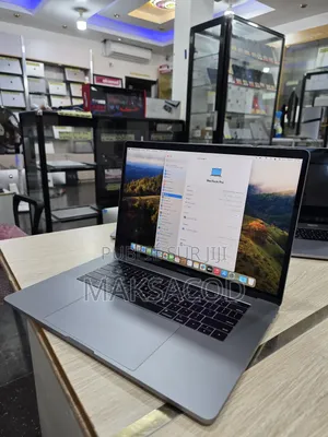 Photo - Ordinateur Portable Apple MacBook Pro 2018 16GB Intel Core I7 SSD 256GB