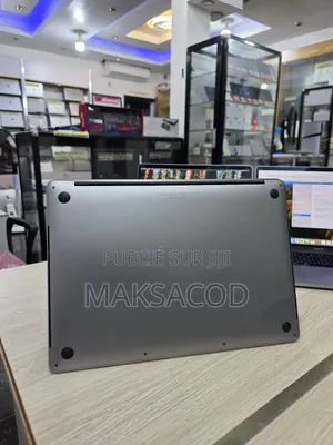 Ordinateur Portable Apple MacBook Pro 2018 16GB Intel Core I7 SSD 256GB