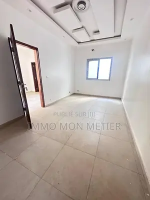3chbre Appartement dans Appartement F4 À, Ouakam à Louer