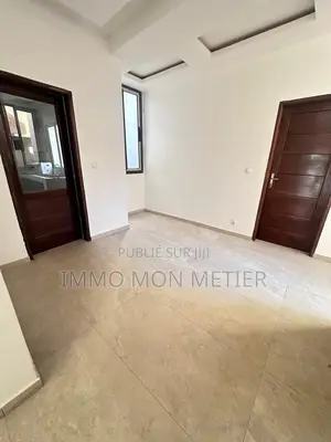 3chbre Appartement dans Appartement F4 À, Ouakam à Louer