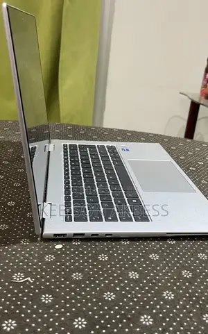 Photo - Ordinateur Portable HP EliteBook 840 G10 16GB Intel Core I7 SSD 1T