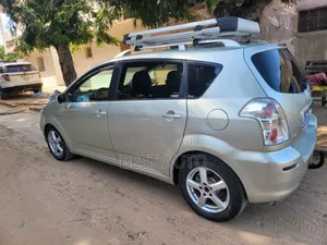 Toyota Verso 2010 Blue