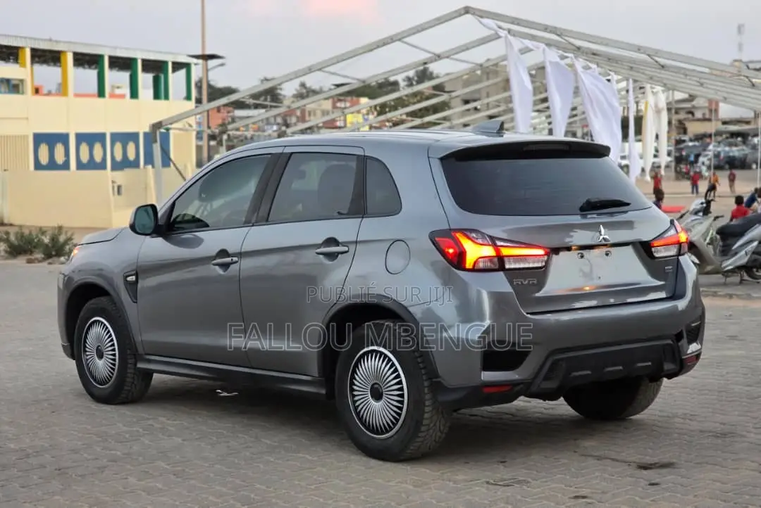 Mitsubishi RVR 2021 Gris